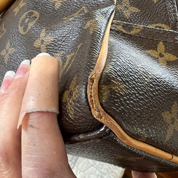 Authentic Louis Vuitton GM Manhattan. - Picture 7 of 16